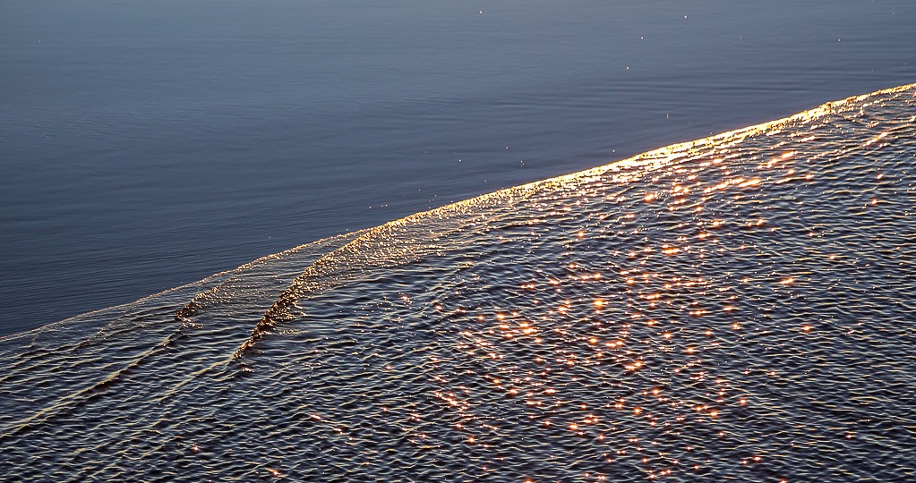 Reflet en or vague ocean reflet