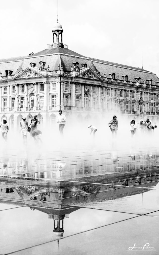 reflet noir et blanc miroir deau bordeaux ma ville