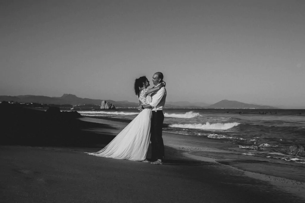 seance couple après le mariage à l'ocean à bidart au pays basque