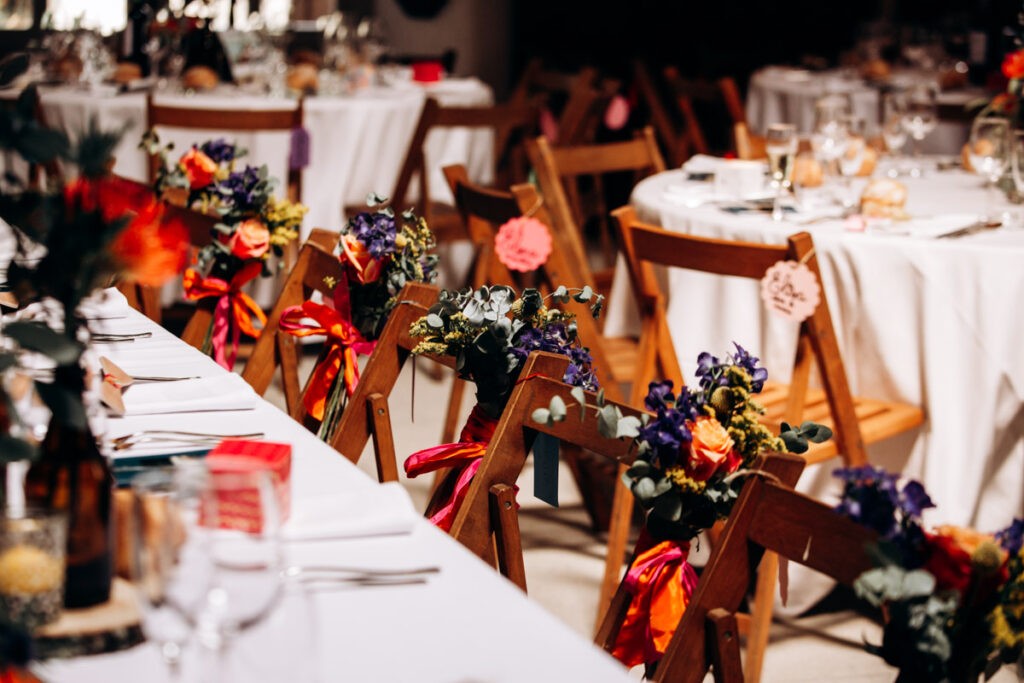 Mariage coloré et fleuri