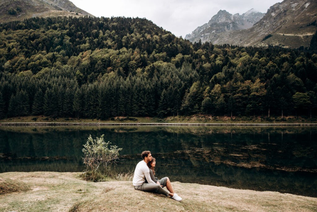 seance engagement au bord d'un lac