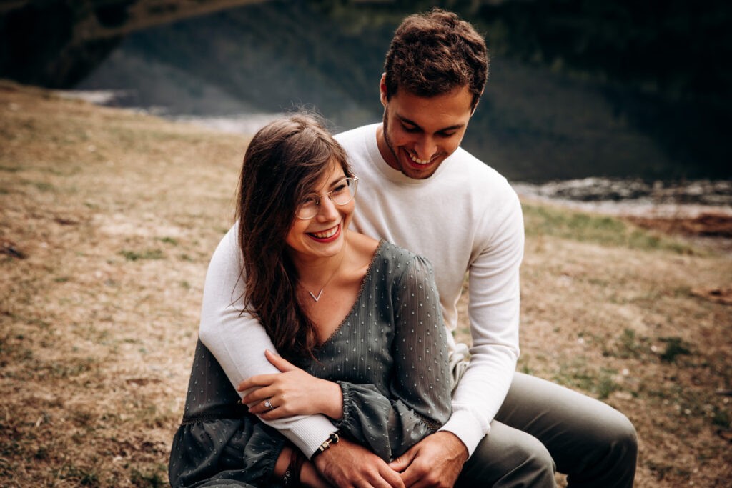 seance engagement au bord d'un lac