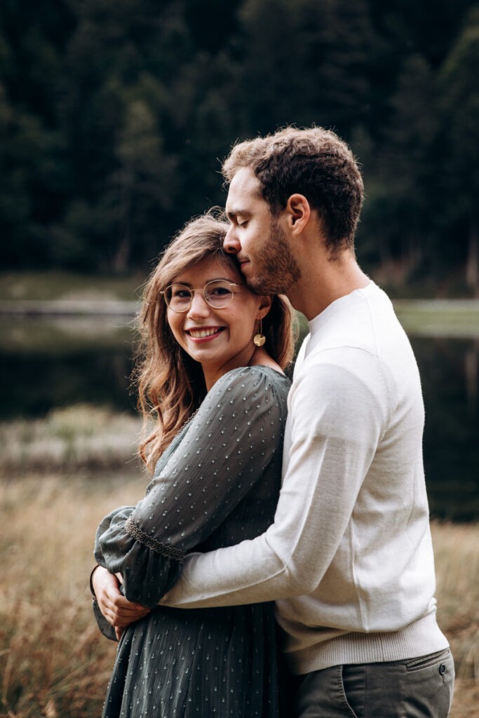 seance engagement au bord d'un lac