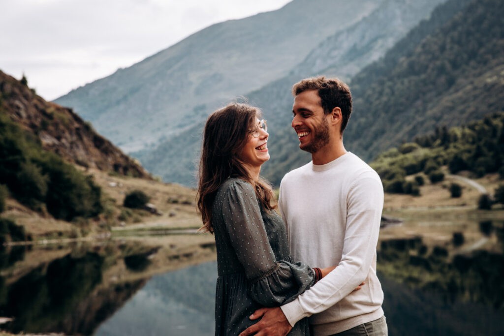 seance engagement au bord d'un lac