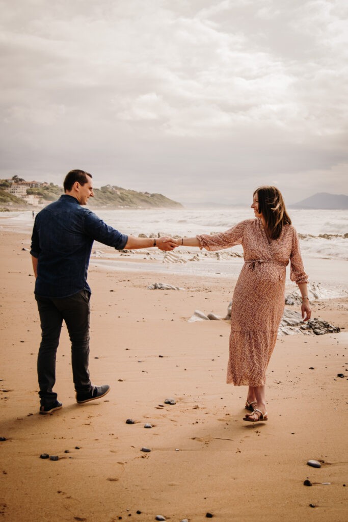 seance grossesse à la plage