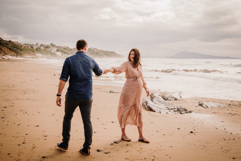 seance grossesse à la plage