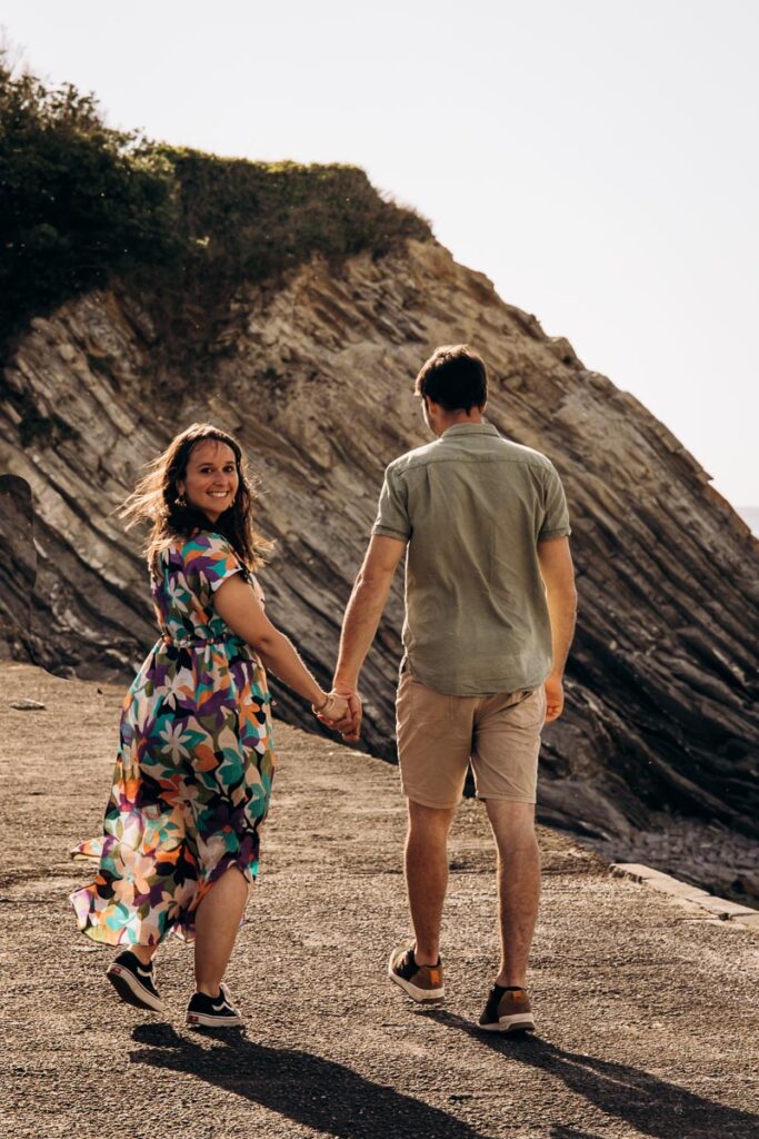 seance couple sur une falaise