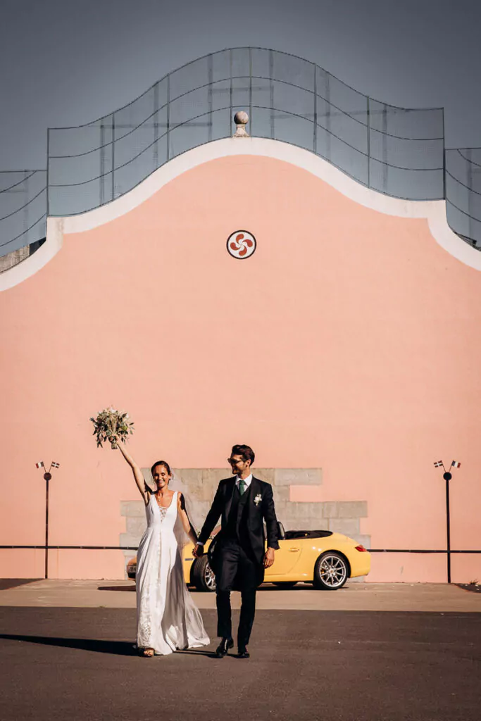 mariage biarritz photo de couple au fronton d'arcangues
