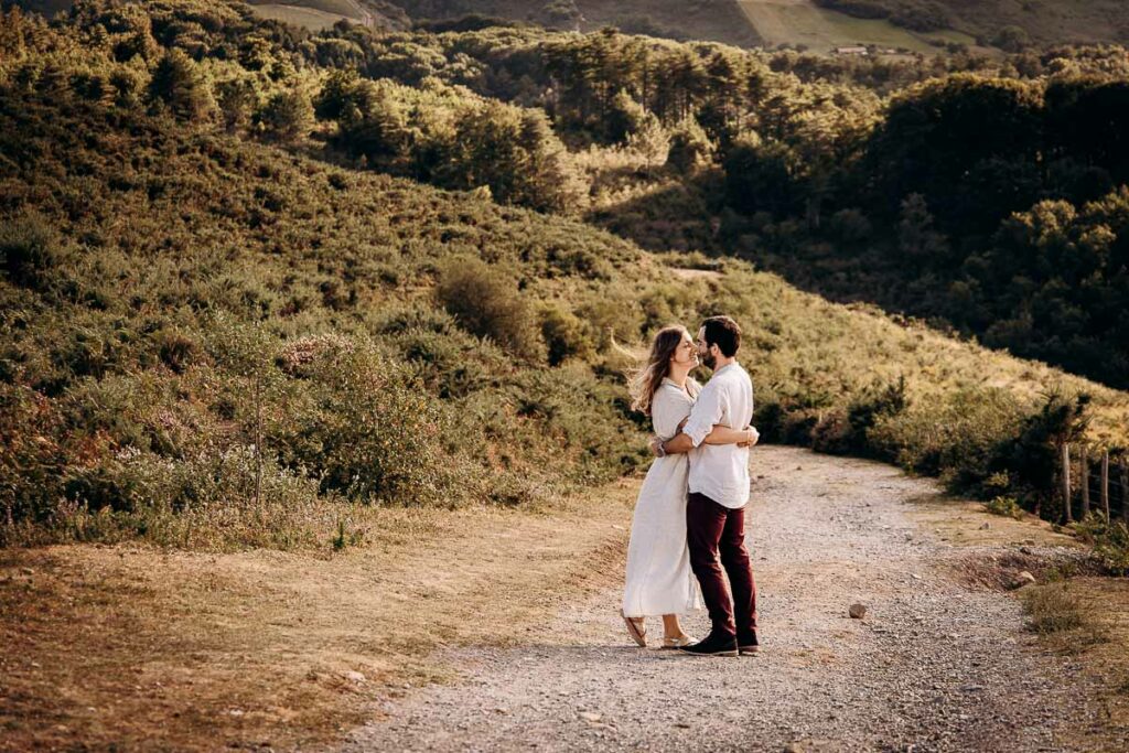 Seance couple dans la nature