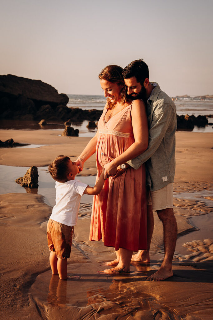 seance famille les pieds dans l'eau