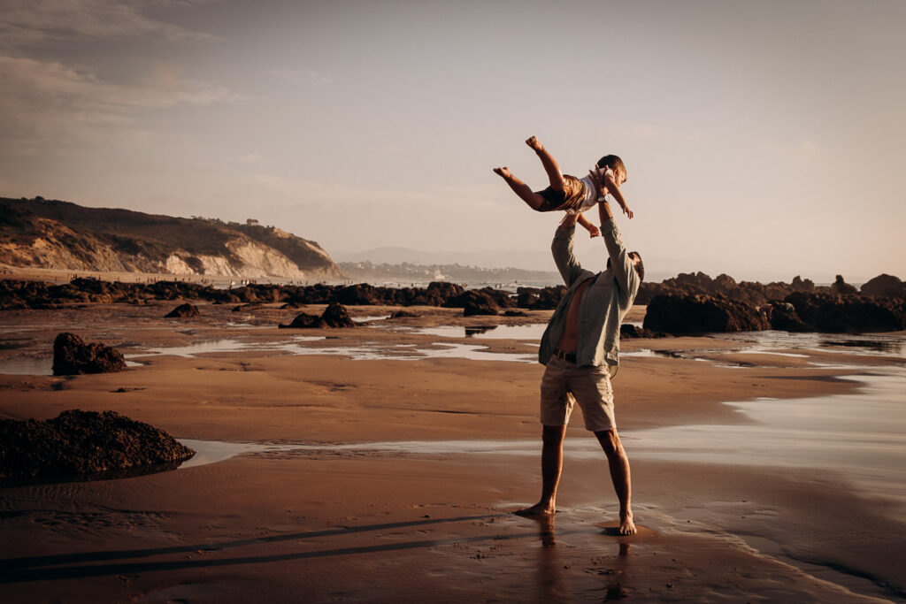seance famille les pieds dans l'eau
