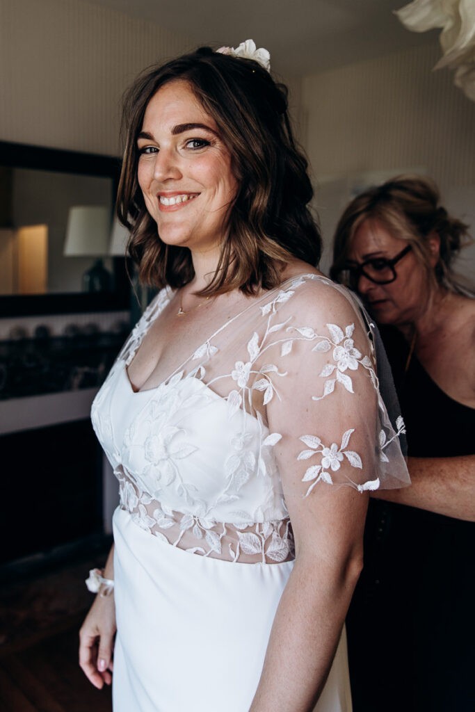 preparatifs de la mariée au chateau de bresteau