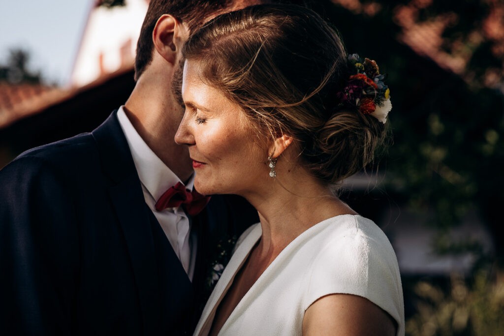 mariage chic et coloré robe de mariée olympe bordeaux