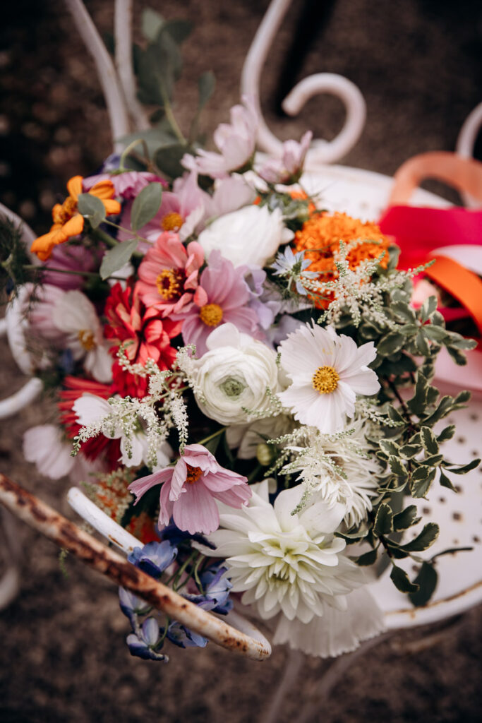 la muse aux dahlias