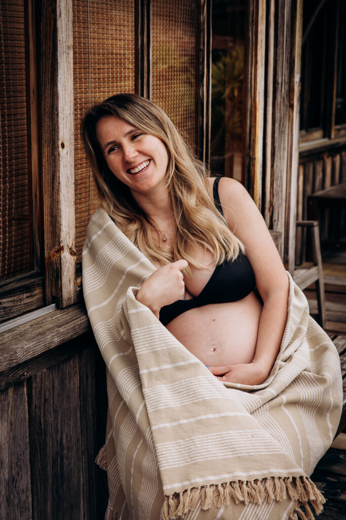Seance grossesse dans une cabane Ferret